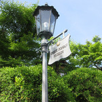 京都ギリシアローマ美術館 - 通りに小さなエンブレム