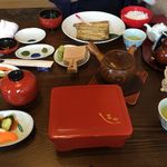 うなぎ亭 友栄 - 向こうに見えるは白焼き￥４８００