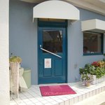 プルミエ - 倉敷美観地区から一本入った裏通りの白い壁にブルーの扉が目印の可愛らしいフレンチのお店。