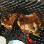 ろばたやき山ろく - 追加のタレ焼きに白ごはんに肉汁を吸った生卵をかけて〆ます(^^)