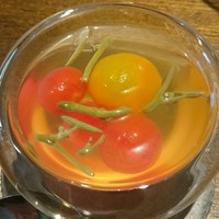 バンケット - 熊本産ミニトマト、秋田産じゅんさい　鰹ダシ、梅酒を用いたマリネ
                