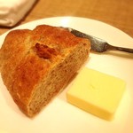 カラペティ・バトゥバ - 北海道産ライ麦 全粒粉パン