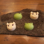 モンプチコションローズ - 28年6月　カエルと豚のチョコ