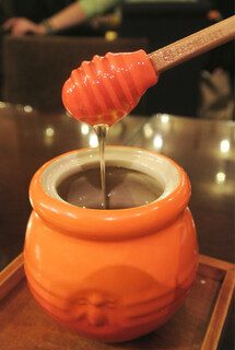 BEE HOUSE - 