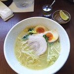 Miyazakikennichinanshitsukadanoujou - 濃厚鶏白湯塩らーめん 煮玉子のせ￥８８０