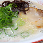 博多ラーメン 山桜 - 2016年6月19日(日)　ラーメン(ばりかた)620円