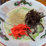 博多ラーメン 山桜 - 2016年6月19日(日)　半替玉投入後、カスタマイズ♪