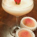 Bar Lounge I - 桃とシャンパンのベリーニ