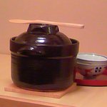 赤坂 詠月 - ご飯は、こんな形ででてきて、よそっていただけます。