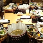 華蓮 - 華蓮 博多店 しゃぶ御膳 紙鍋を含めた卓上の様子です。