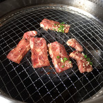 Yakiniku Pusan - 半分焼きます。