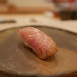 鮨　仙八 - マグロの頭肉を燻製にして