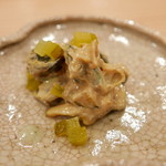 鮨　仙八 - べい貝（ばい貝）肝和えは、肝に卵黄を少し入れてコクを
      