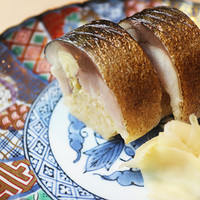 炙りさば寿し（二貫）
