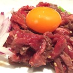 ぼく亭 豊山店 - レアステーキユッケ（アップ）