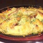 個室 黒豚しゃぶしゃぶと魚 まん - ソーセージとポテトのチーズ焼