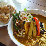 アプランティ - 濃厚オリジナルスープカレー（キーマ）980円＋トッピング揚げチキン270円＋オクラ100円すべて税込