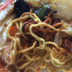 中国料理 絹路 - ヤキソバ、麺アップ