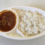 ダワット カフェ - チキンカレー、容器代込み、700円です。