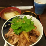 神戸牛丼　広重 - 牛丼並　お箸、箸置きかわいい