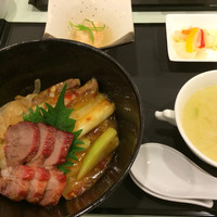 後楽園飯店 - 「ランチ丼ぶりセット」！
                丼の具は野菜もたっぷりです。