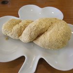 まるうま - 「まるうまの揚げたて あげパン スタンダード生地＋きなこ(\220)」。