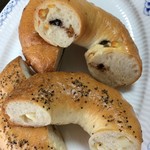 パンカフェドゥジエム - チーズペッパー・オレンジチョコ（各２１０円）