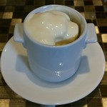 スタジオーネ - マスカルポーネ、バニラアイス、そのしたはチョコケーキです。