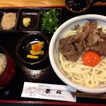 手造りうどん 楽々 - 和牛肉釜玉定食