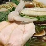 むぎとオリーブ - ​特製 鶏・煮干・蛤のトリプルSOBA(1180円)