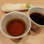 天ぷら 蕎楽亭 - 2種類の蕎麦つゆ。素晴らしくうまい。。。