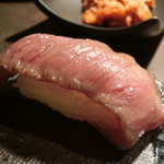 炭火焼肉・にくなべ屋 神戸びいどろ - 神戸牛大トロ寿司