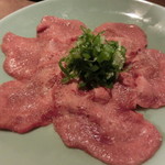 炭火焼肉・にくなべ屋 神戸びいどろ - 特選タン