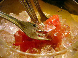 utsuwa - 氷トマトをかき分けて