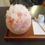 三日月氷菓店 - 程なくして今回注文した生いちご830円が運ばれてきました。