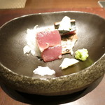 銀座 座屋 - 鰹の藁焼き　大蒜　塩　山葵添え