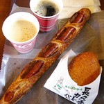 石窯パン工房　アヴァンセ - ｢ロングソーセージ｣350円､コーヒー無料サービス