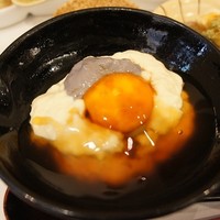 ゆば料理 東山ゆう豆 - 汲み上げゆばに平外飼い卵黄醤油漬け、美味あん