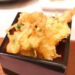 グルメバイキング オリンピア - 天ぷら。
      海老天、野菜天、ミニかき揚げが入ってるよ。
      天ぷらはこの他にもいろいろあって、
      揚げ立てのものが頂けます。