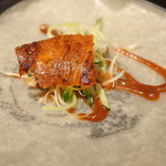 グルメバイキング オリンピア - 北京ダックは目の前で切り出してくれます。
      あまり食べる機会がないので、
      メニューに北京ダックがあるのは嬉しいな。