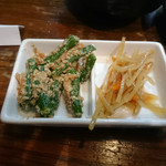 ジンギスカン霧島 - ジンギスカンランチの惣菜（インゲンの胡麻和えときんぴらごぼう）