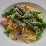 もりのたね - ロメインレタスとサーモンのクリームパスタ