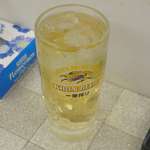 名前の無いお寿司屋さん - スッキリとした美味しさのハイボール380円を注文。