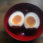 カフェ月星 - 数量限定煮卵トッピング　￥１３０　中上林の蓮ヶ峯農場http://tsakae.justhpbs.jp/hasugamine/top.htmlの平飼いこだわり卵使用。
