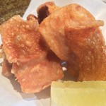 鳥玖 - 皮ﾊﾟﾘﾊﾟﾘ唐揚げ 400yen('16.06)