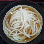 かめまる - ひやかけ 130円 中細ののどごし良いつるもち麺に濃いめのイリコ出汁で悪くない。