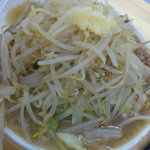 自家製太麺 ドカ盛 マッチョ - 『昼』ラーメン中盛（野菜・ニンニク・味・増し）【７００円】