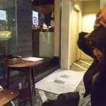 春秋 - 待ち人用の椅子アリ（2010.10）