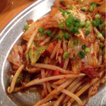 立飲みカドクラ - 牛モツ辛味噌炒め (350円)