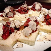 よろにく - 黒トリュフとローストビーフをパンで